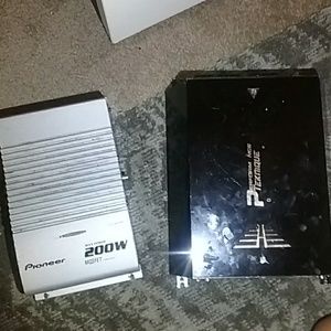 2 12'inch speakers one is a kicker one is a pheoni